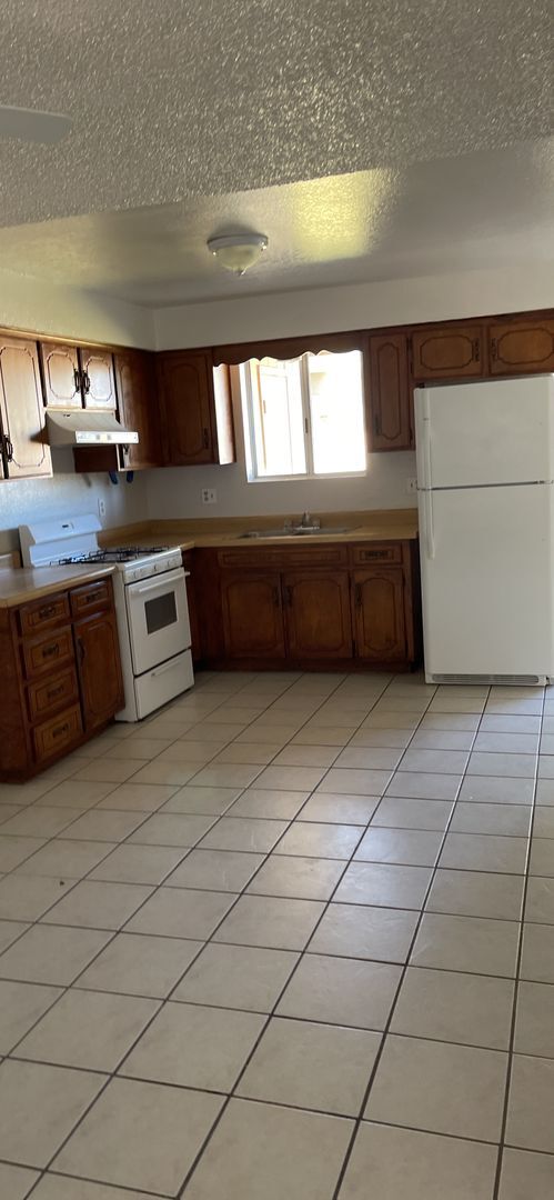 Building Photo - Move in Ready