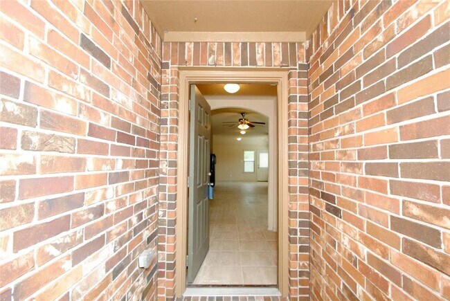 Building Photo - 2703 Alvar Dr