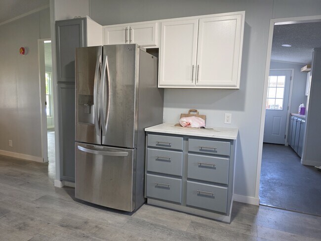 Building Photo - 13542 Trinity Ave