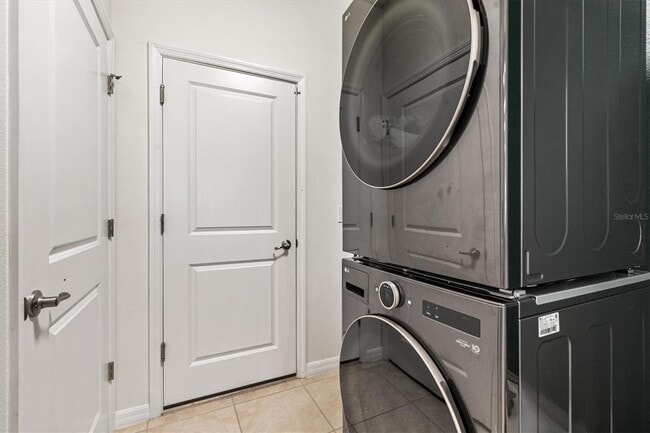 Building Photo - 5470 Sunshine Dr