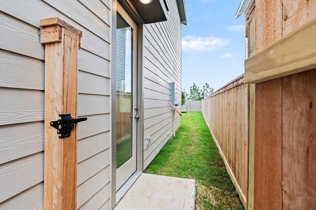 Building Photo - 12610 Blue Catfish Ln