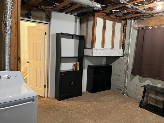 Building Photo - 2 Wimbledon Ln