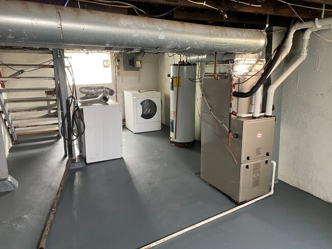 Building Photo - 271 Gift St.