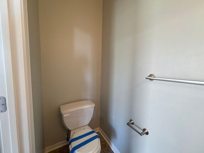Building Photo - 3-Bedroom Home in a Quiet, Relaxing Neighb...