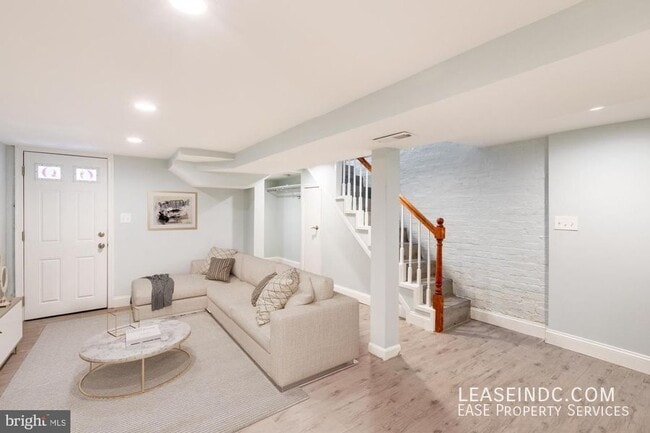 Building Photo - 624 Irving St NW