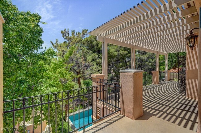 Building Photo - 9005 Opus Dr