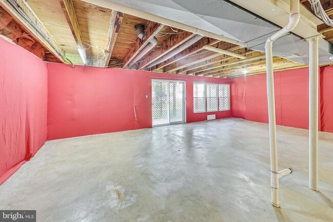 Building Photo - 6104 Cool Spring Terrace S