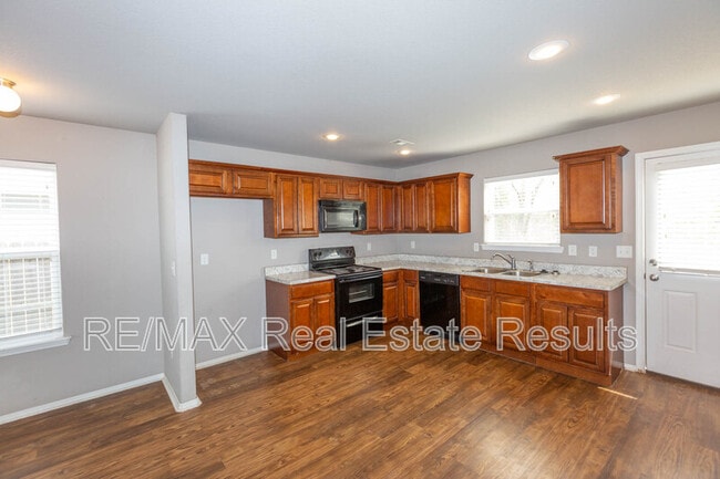 Building Photo - 5411 SW Cherry Creek Rd