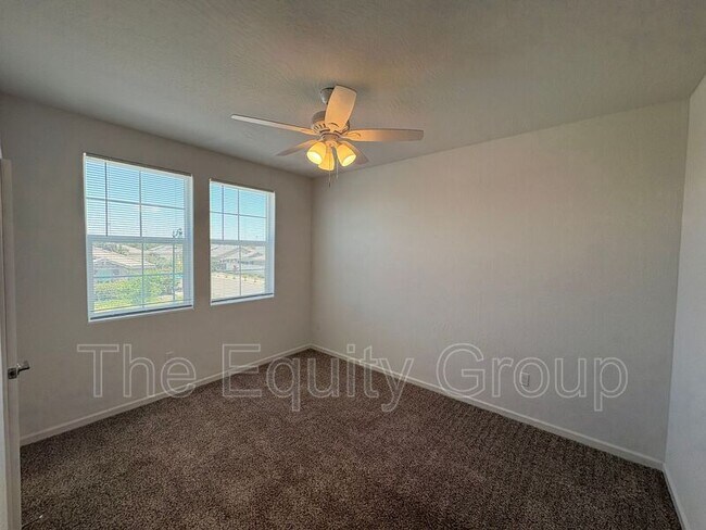 Building Photo - 1105 W Sedona Ave