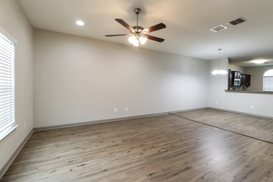 Building Photo - 420 Sapphire Ln