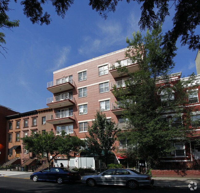 Primary Photo - 504 Washington Ave