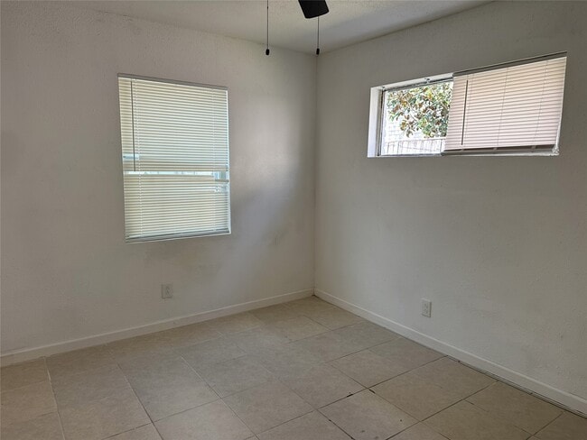 Building Photo - 3831 Mt Pleasant St