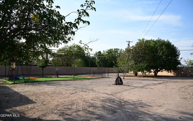 Building Photo - 10725 W Burt Rd