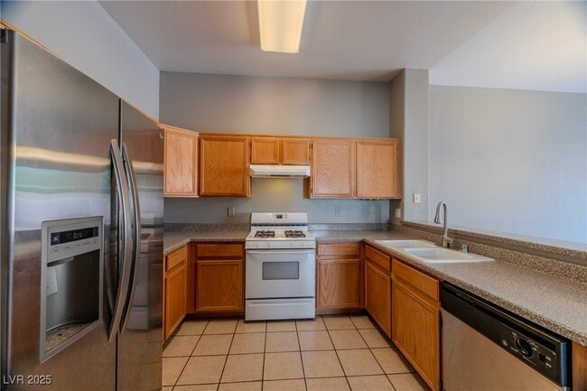 Building Photo - 2804 W Agate Ave