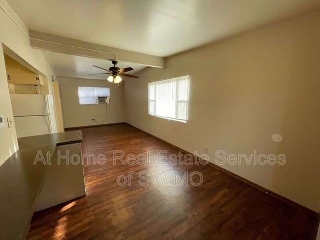 Building Photo - 1836 S Sieger Dr