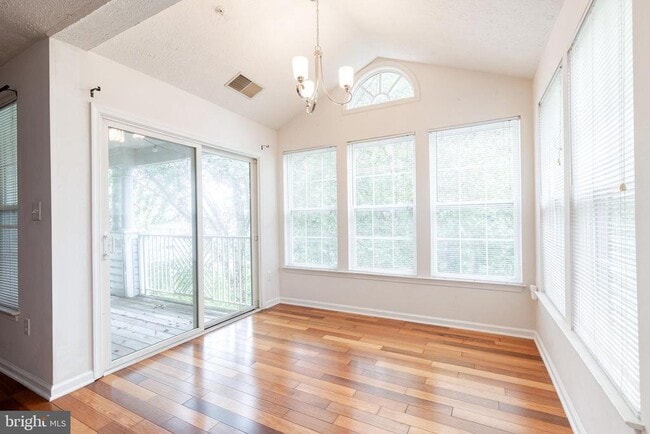 Building Photo - 2440 Blue Spring Ct
