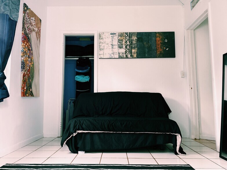 Building Photo - 1245 NW 26th St