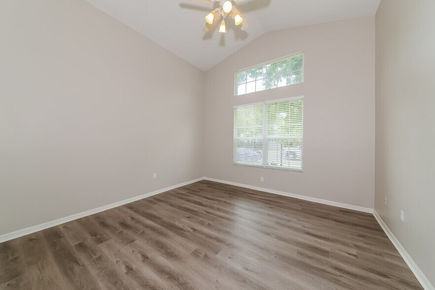 Building Photo - 12323 Hollybush Terrace