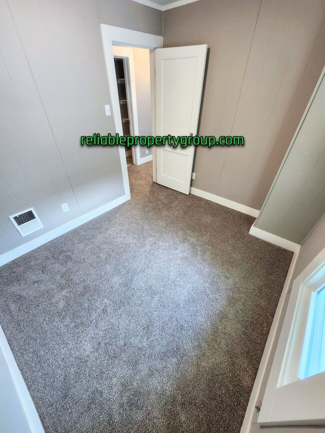 Building Photo - New Listing in Fort Wayne