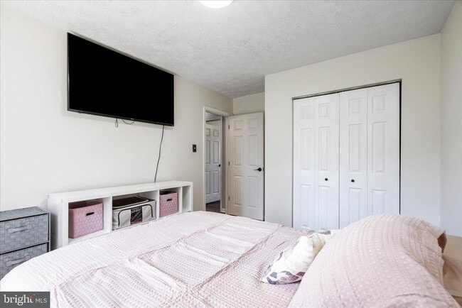 Building Photo - 5021 Mallard Ln