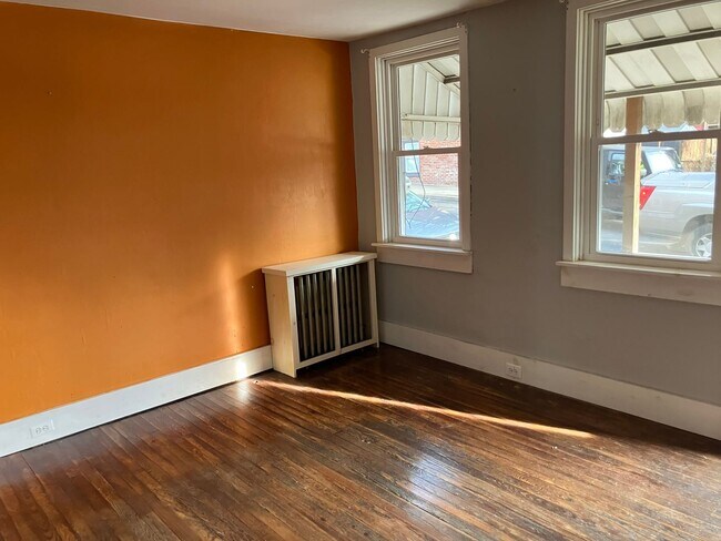 Building Photo - 14 Old Dorwart St