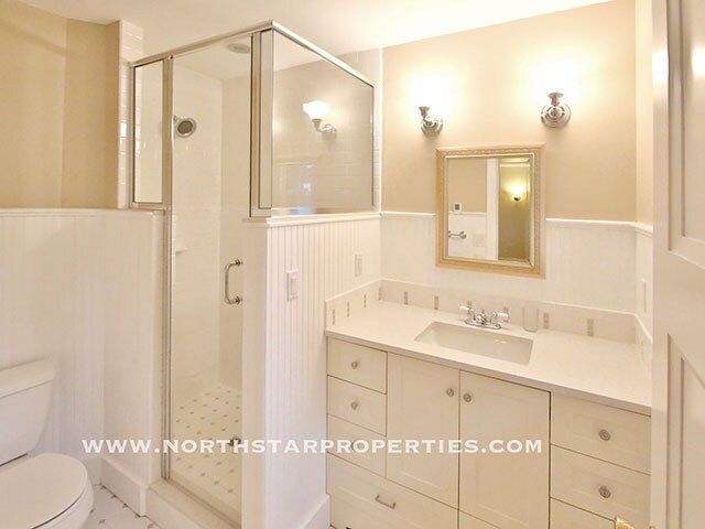 Building Photo - Great Lake Oswego Home Walking Distance to Everything