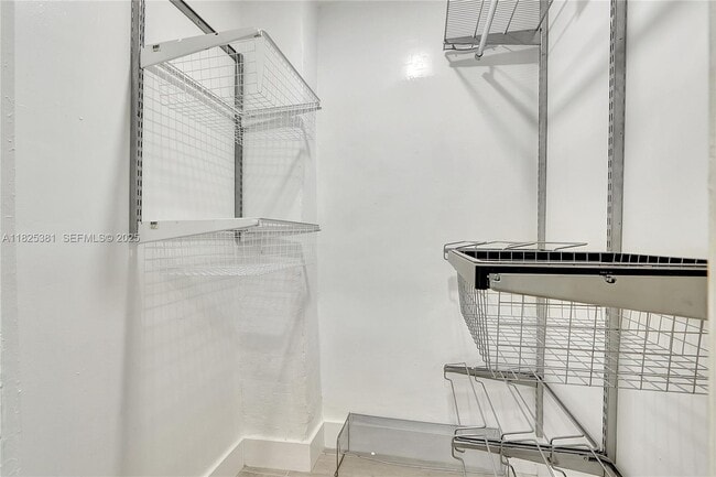 Building Photo - 33 SW 20th Rd