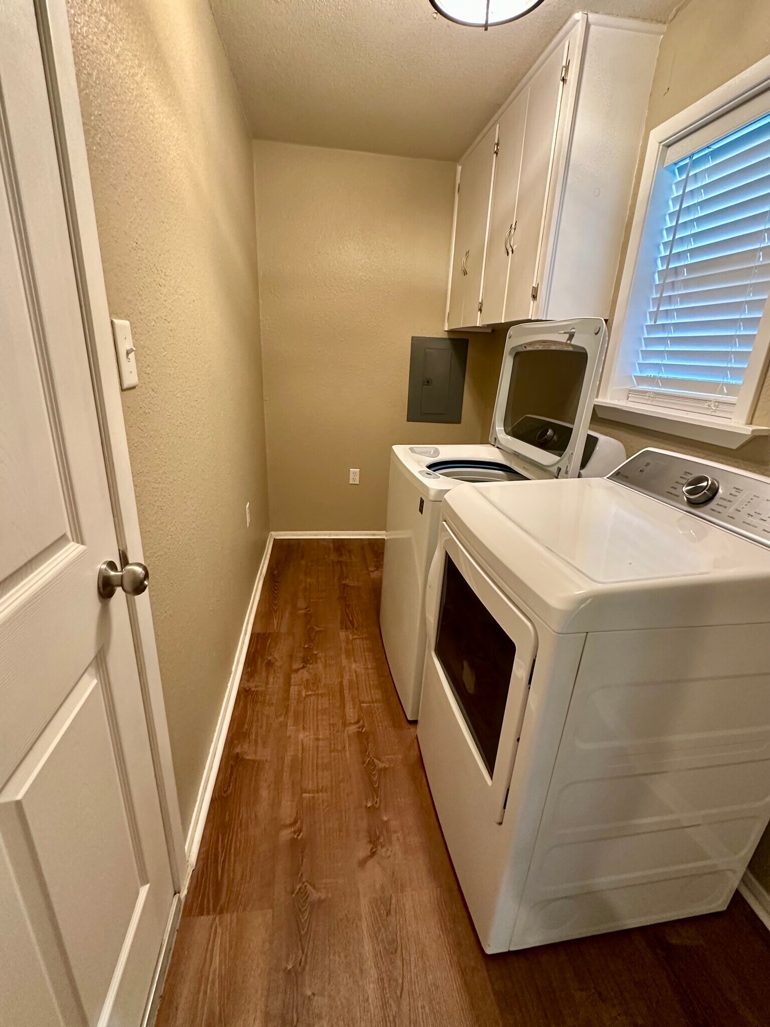 Building Photo - 1316 Eastview Dr