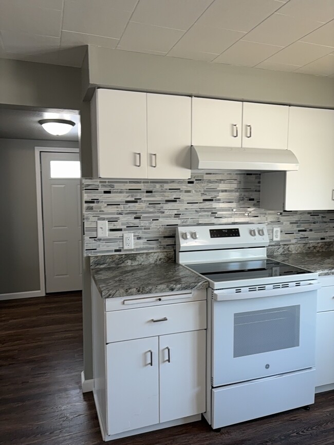 Building Photo - 520 E Washington St