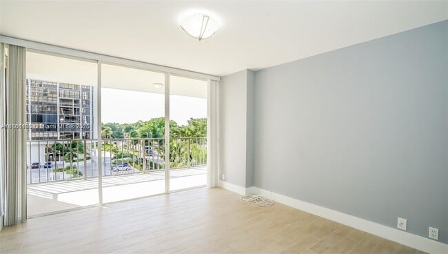 Building Photo - 1901 Brickell Ave #A508