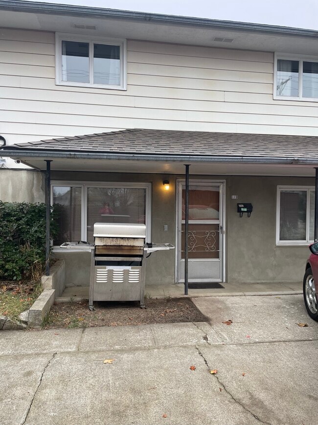 Building Photo - 115 3rd St