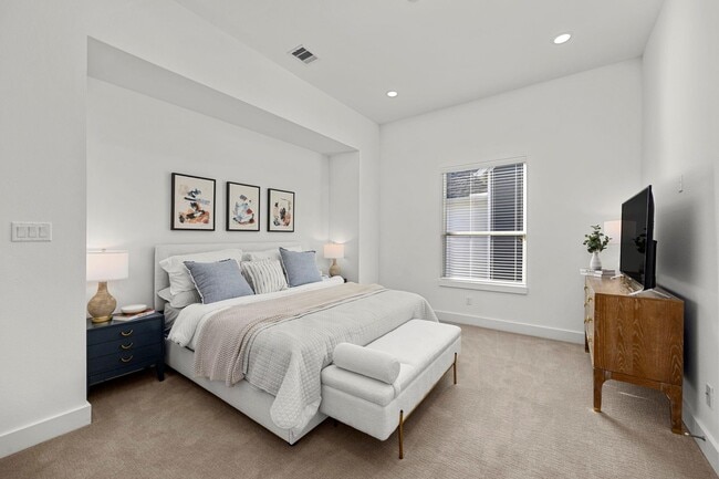 Building Photo - 1540 W Tidwell Rd