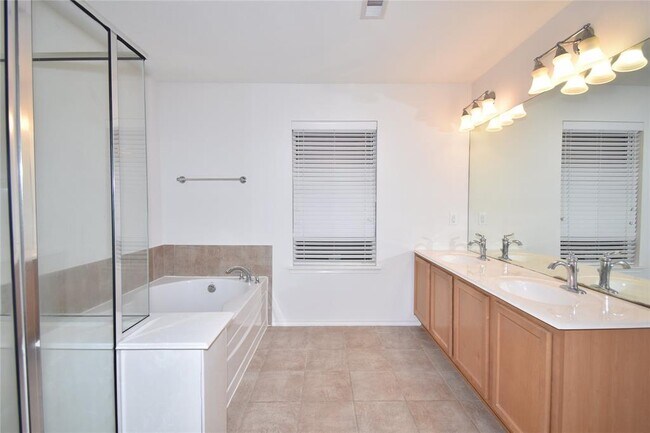 Building Photo - 4518 Clemwood Ln
