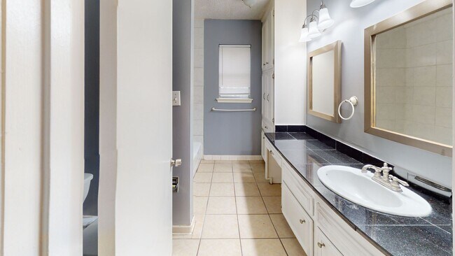 Building Photo - Jasper Heights - 3 bedroom beauty!