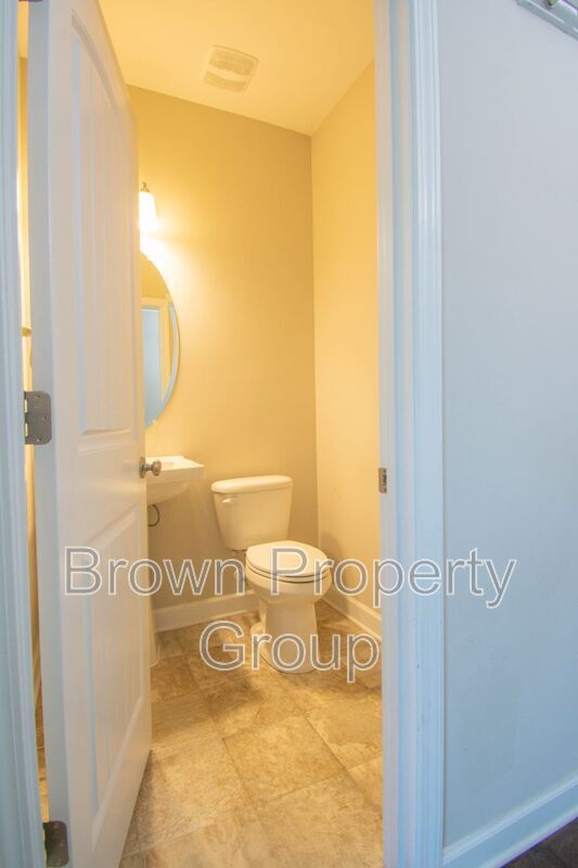 Building Photo - 2220 Oldenburg Ln