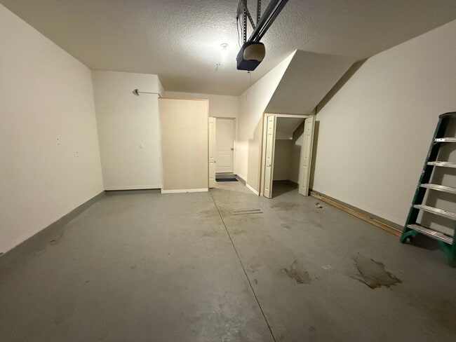 Building Photo - 3/2.5 Winter Garden Townhouse