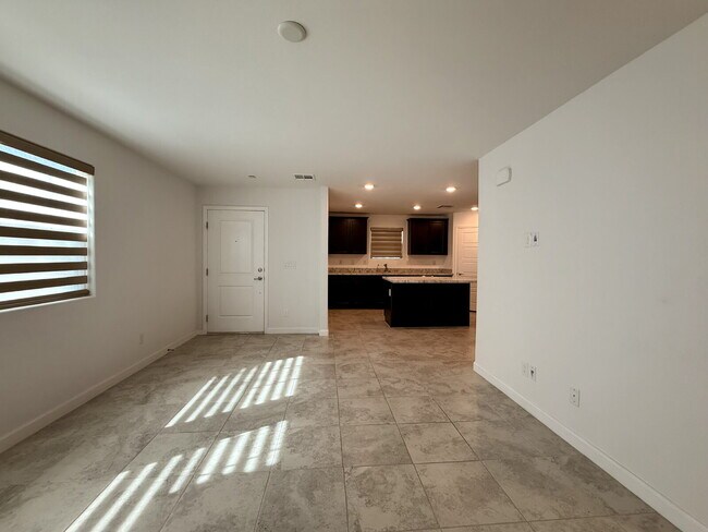 Building Photo - 3 BED 2.5 BATH 2 CAR GARAGE TOWNHOUSE W/ LOFT IN HENDERSON CADENCE COMMUNITY FEAT. COMMUNITY POOL!