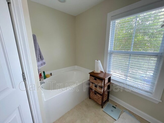 Building Photo - 5185 Celtic Dr