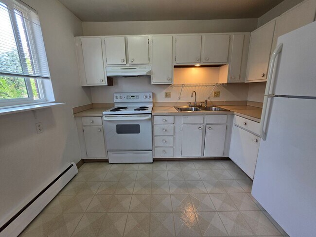 Interior Photo - 3050 Madison