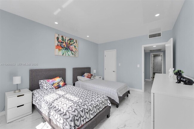 Building Photo - 1980 S Ocean Dr