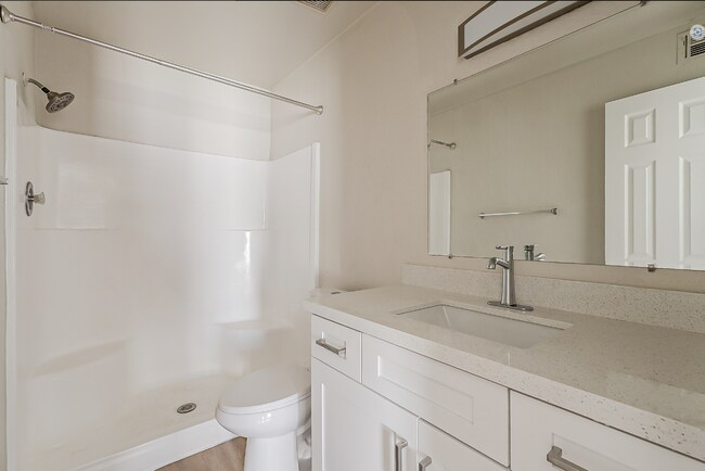Building Photo - Beautifully remodeled 2bed/2ba Townhome - Ask about our Move-in Specials