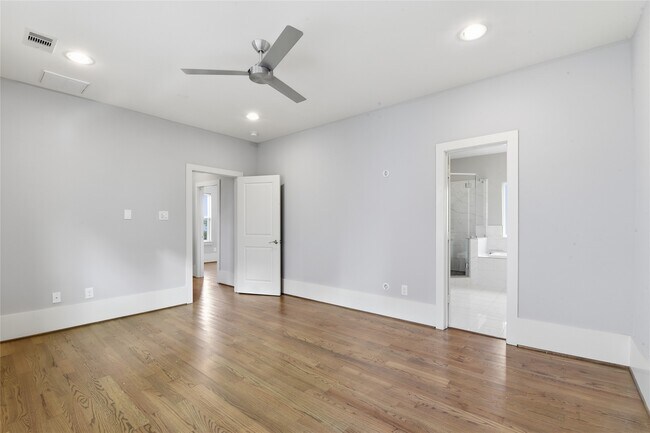 Building Photo - 1716 Ovid St