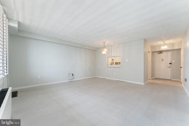 Building Photo - 3701 S George Mason Dr