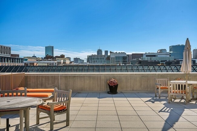 Building Photo - 17 Otis St