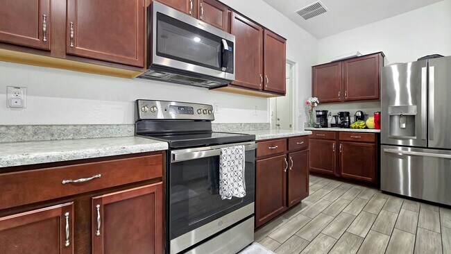 Building Photo - Beautiful and Spacious Cortana at Desert Oasis Home!! Community Pool!