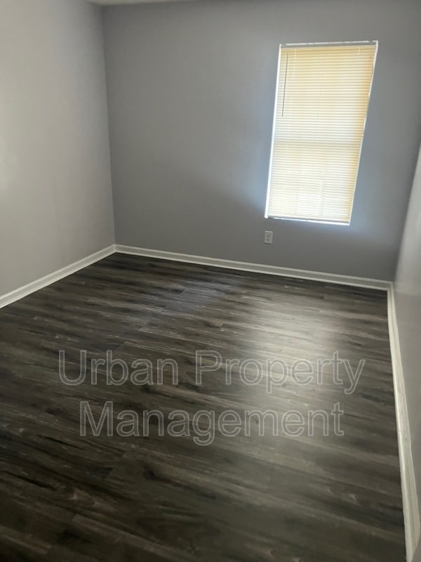 Building Photo - 713 Regent Pl