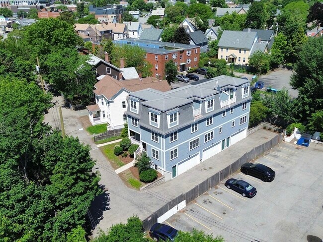 Building Photo - 18 Gilkey Ct