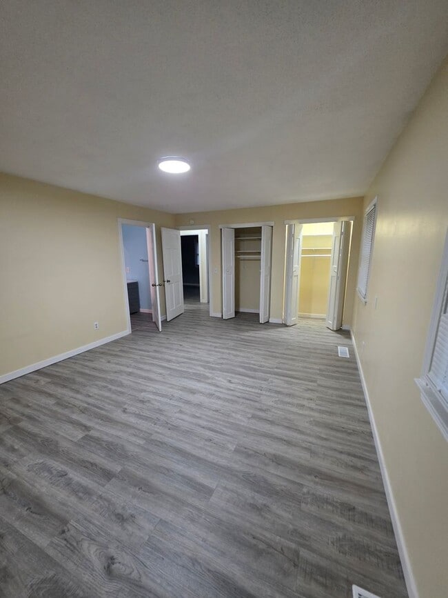 Building Photo - **Spacious 3-Bedroom, 2 -Bath Home Available!**
