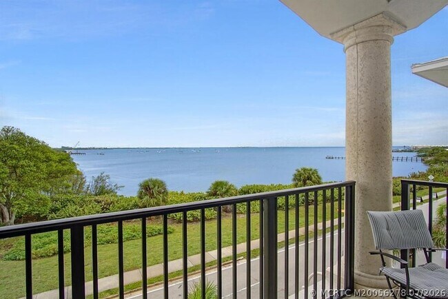 Building Photo - 3736 NE Indian River Dr