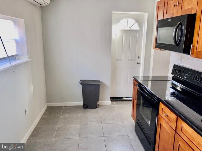 Building Photo - 5301 Catharine St